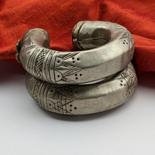 South Asian Tribal Elephant Leg Cuffs Old Jewelry 5.6" Small Pair One RATTLES (17317)