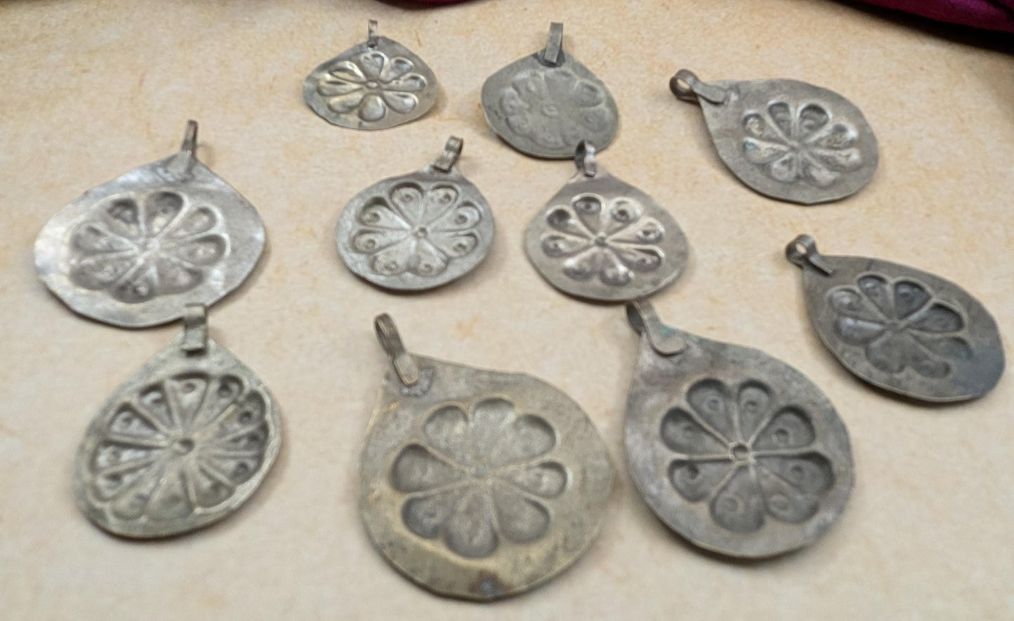 10x Old Turkmen Flowers Abbasi with Bail Tribal Adornment 38 - 50mm (17021)