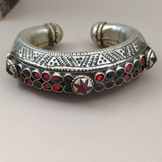 Vintage Baluch Tribal Cuff VERY Narrow Opening C-Shaped Ethnic Jewelry (15565)