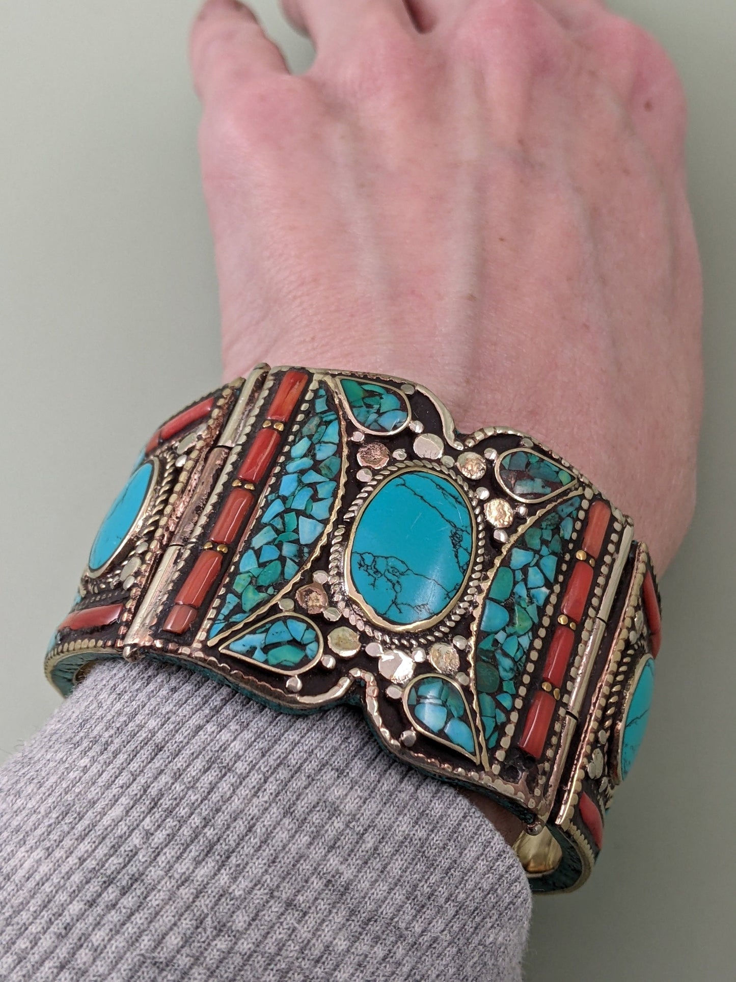 Nepalese Cuff Bracelet 7.5" Opens on Hinge (#14886)